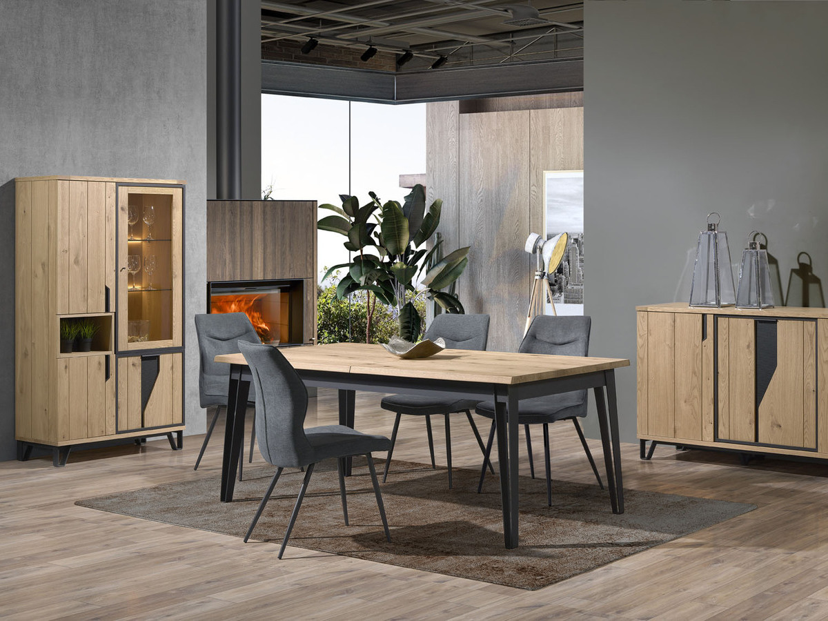 Quelles chaises choisir avec une table de repas industrielle ?